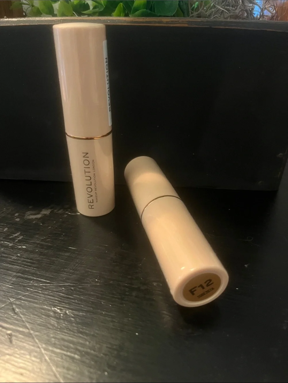 Revolution Concealer Stick F12 - Beige